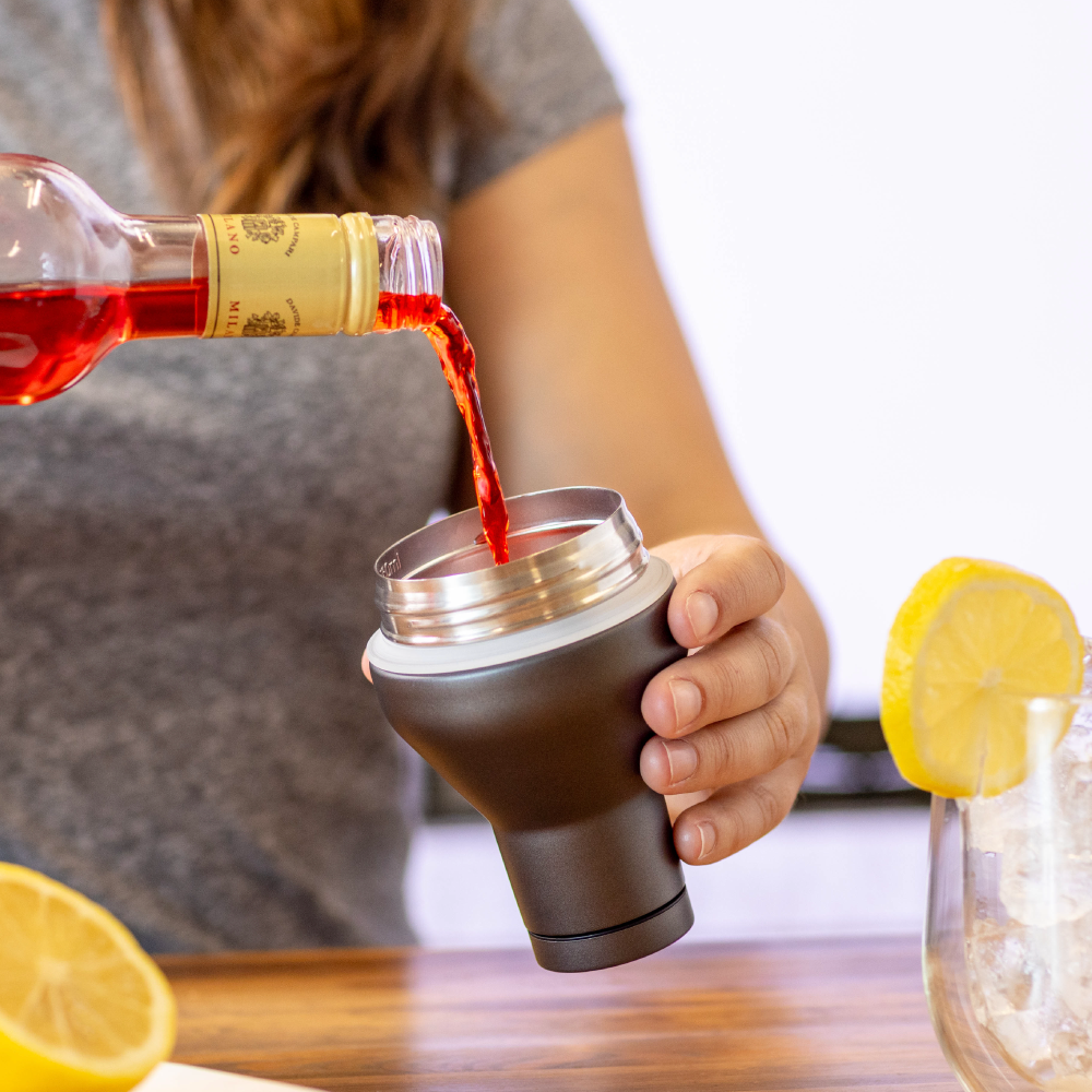cocktail-shaker-lid-e3 Cocktail_Shaker_lifestyle_2_b714e13d-dd84-4844-956f-11cddc294041.png