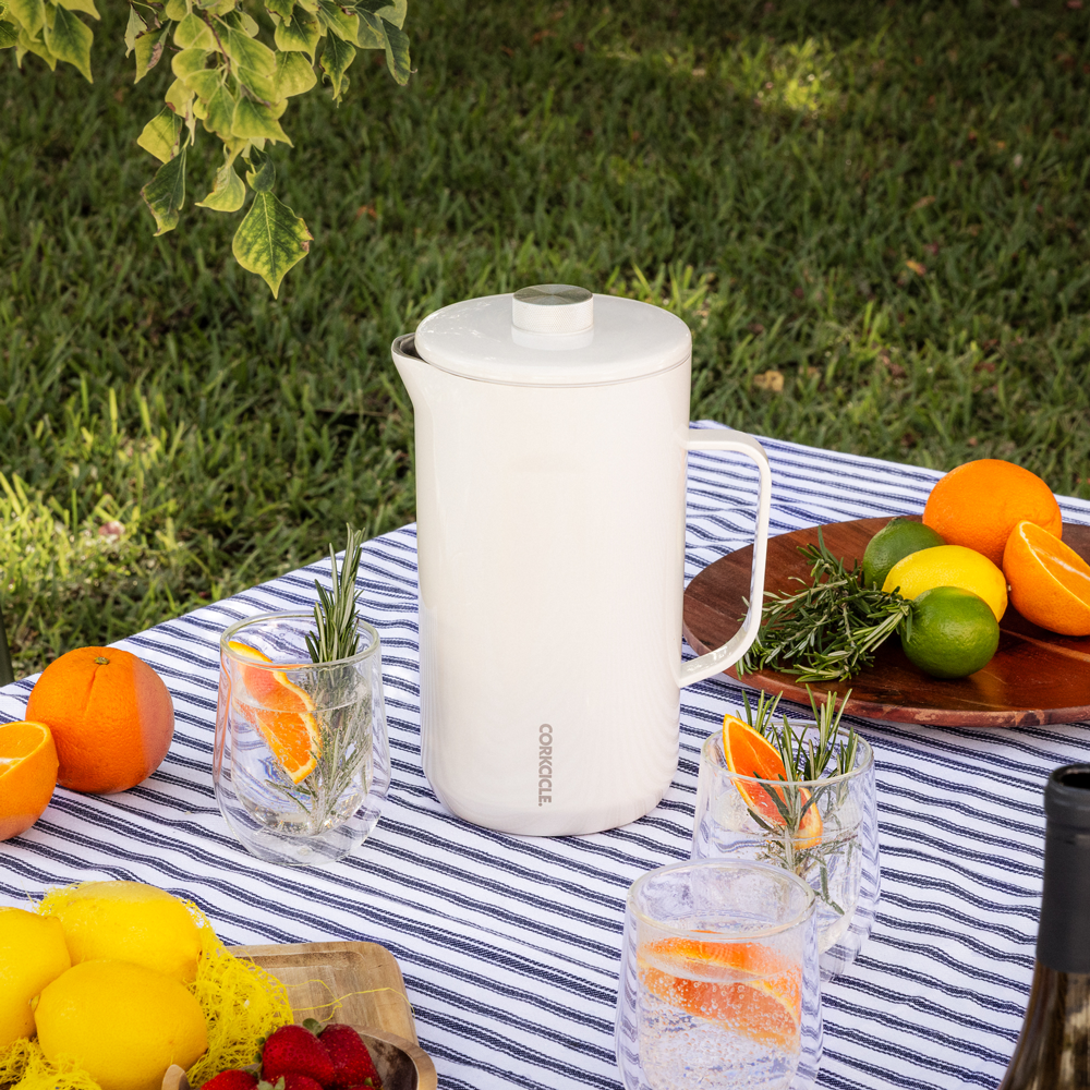 pitcher-u1 OatmilkPitcher_Lifestyle.png